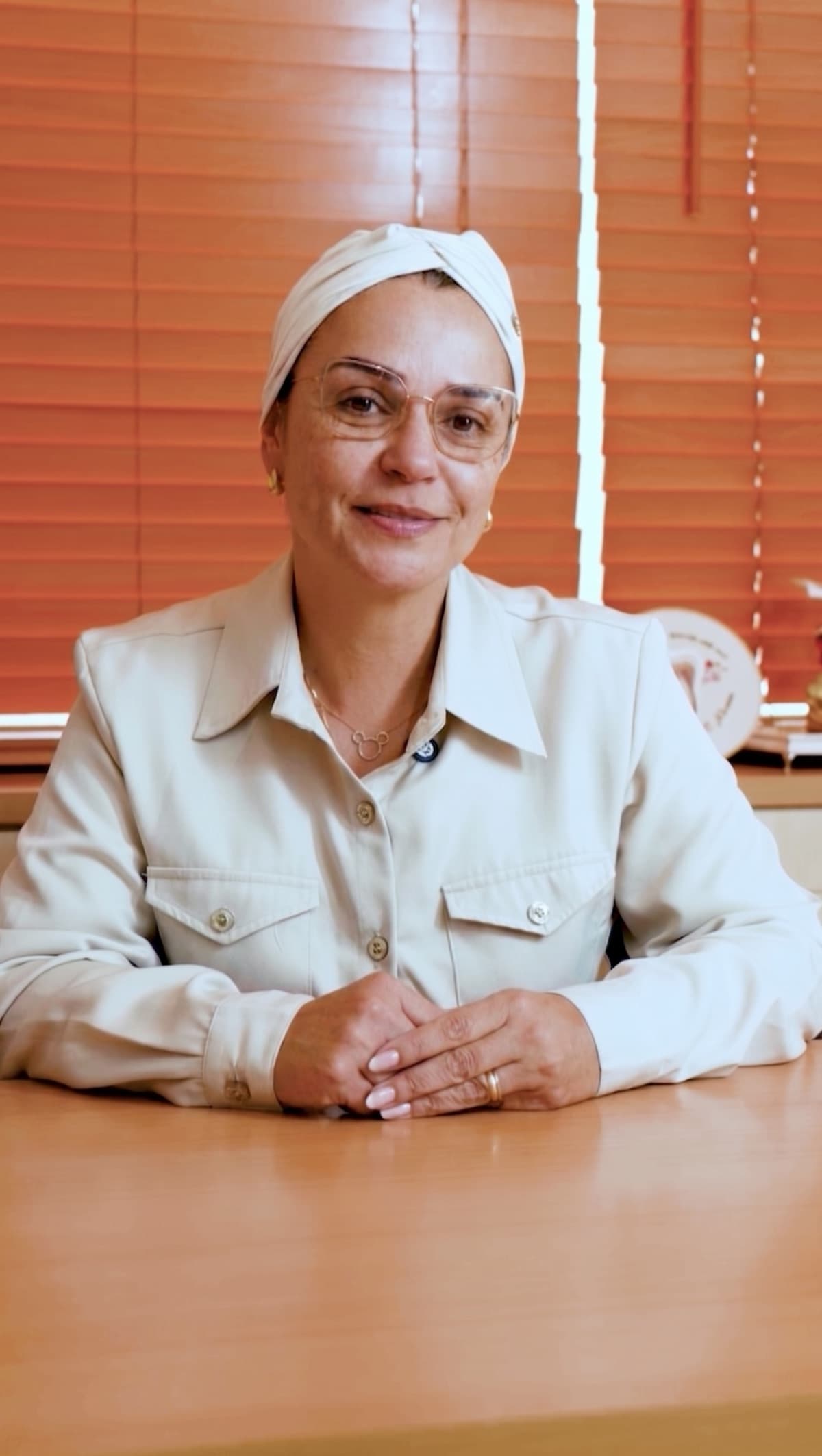 Dra. Adriana Almeida, cirurgiã-dentista da Nata Odontologia, em seu consultório em Pouso Alto