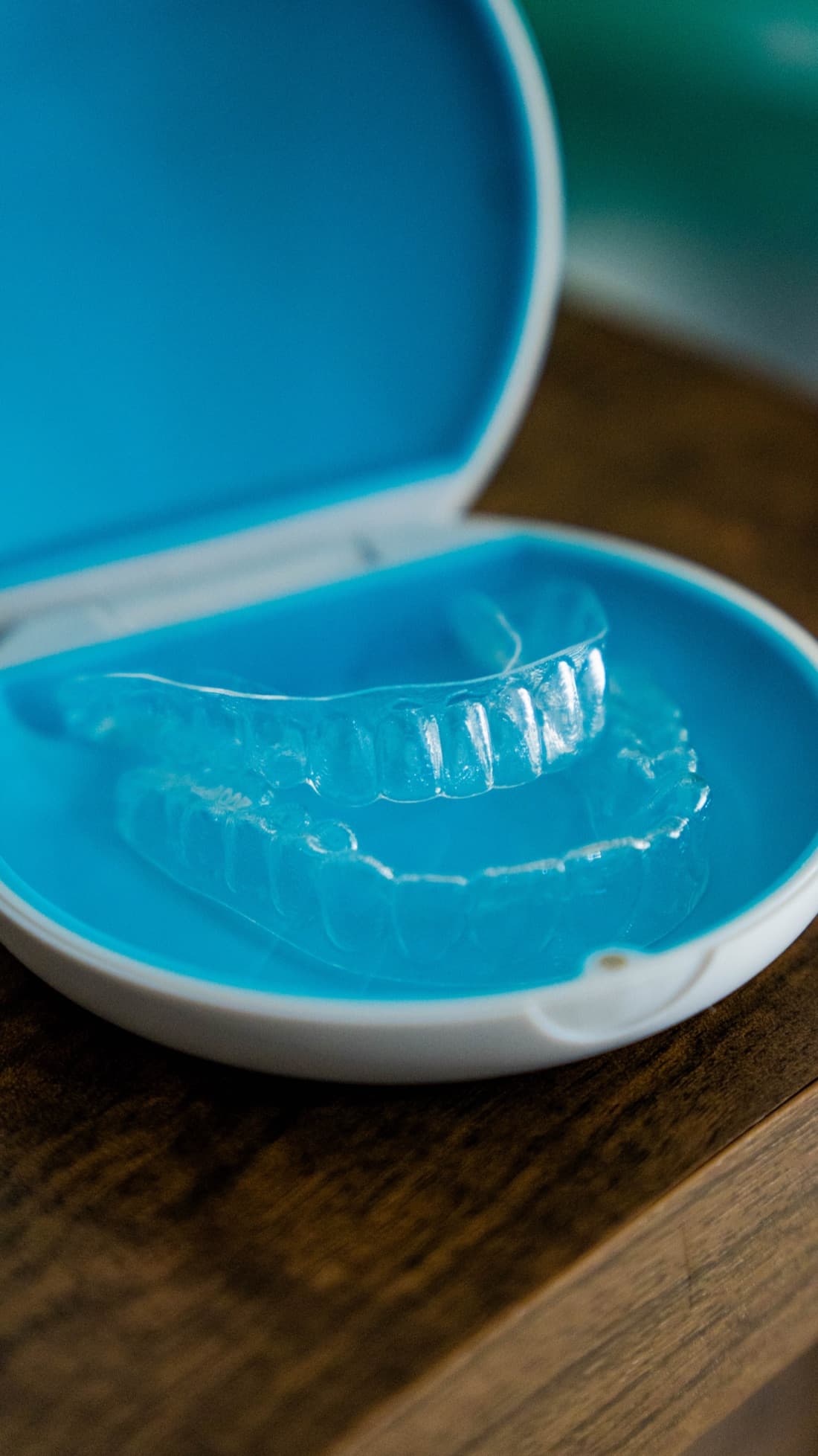 Alinhador transparente da Nata Odontologia em seu estojo